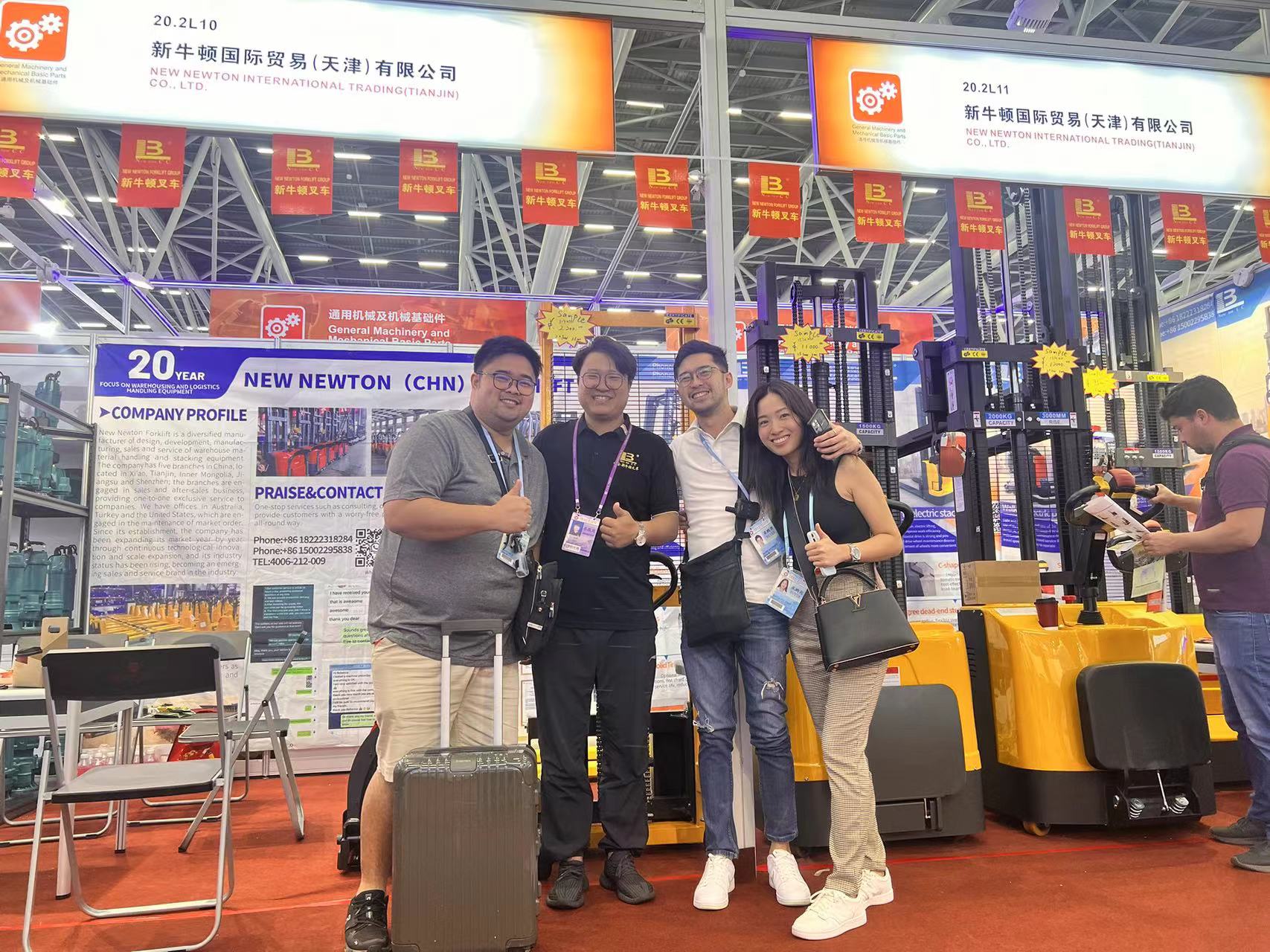 再聚廣交會(huì)，新牛頓叉車物流搬運(yùn)設(shè)備的明星登場！