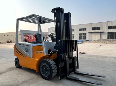 如何駕馭叉車，專注安全輕松完成工作？