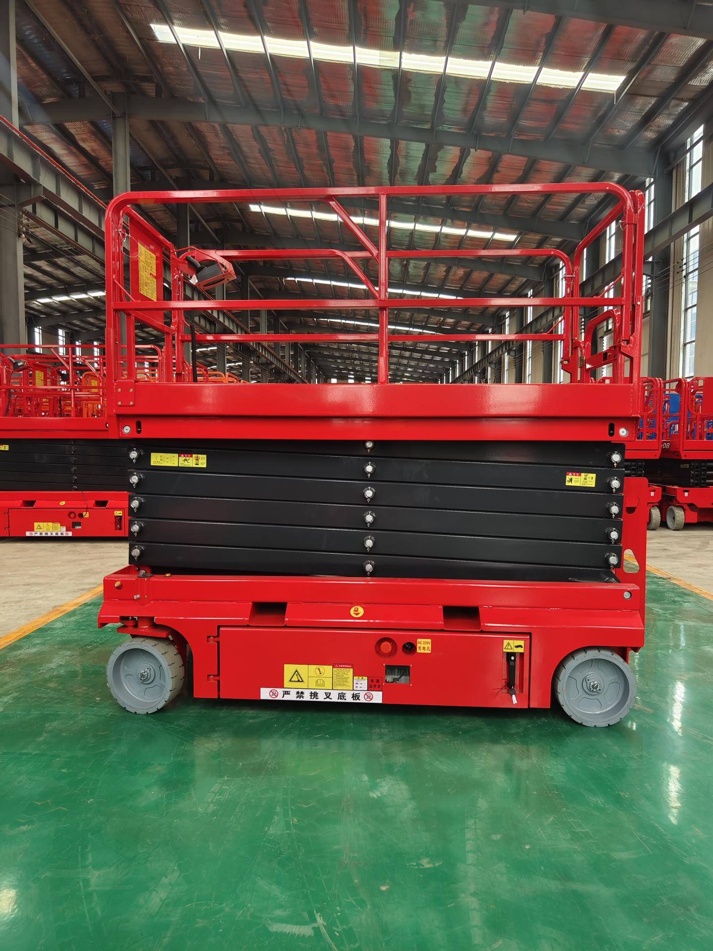 升降平臺(tái)車(chē)：高空作業(yè)的利器，助推建筑行業(yè)高效發(fā)展